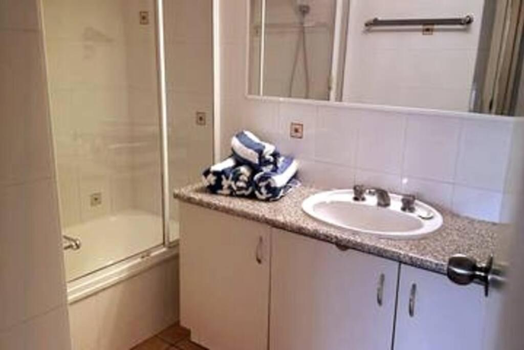 2 Bedroom Ocean View - Alexandria Apartments -Alexandra Headland Maroochydore Buitenkant foto